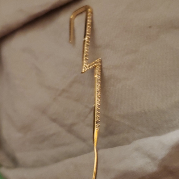 This lightning bolt earhook rhinestones - Picture 3 of 5